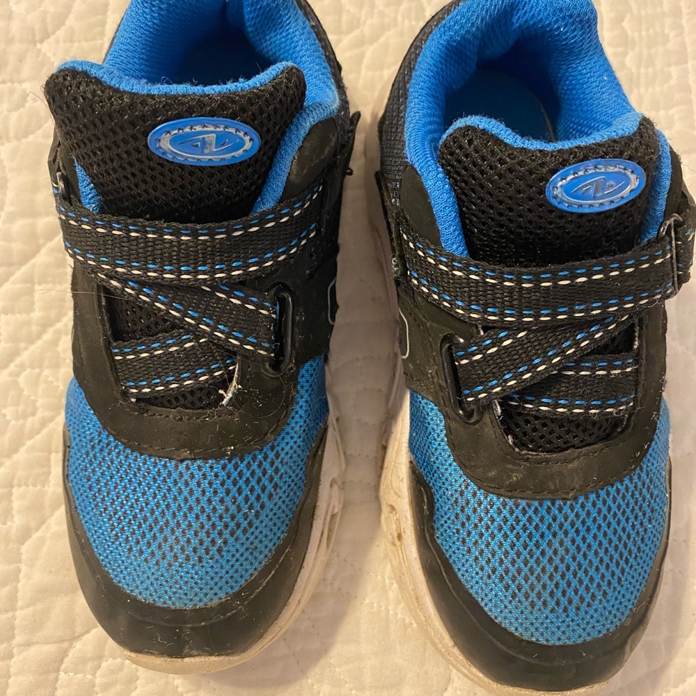 Light up sneakers toddler boy size 11